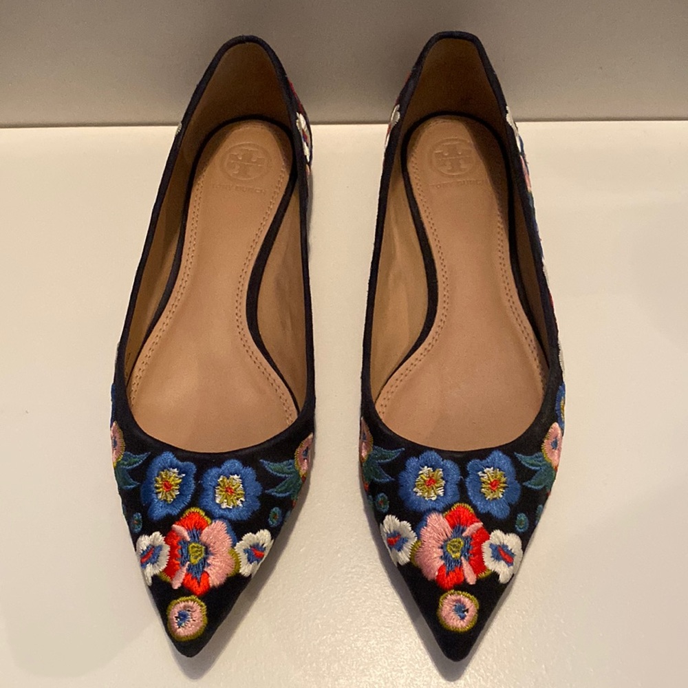 Tory Burch Black Pointed Toe Floral Embroidered Flats - Picture 4 of 6